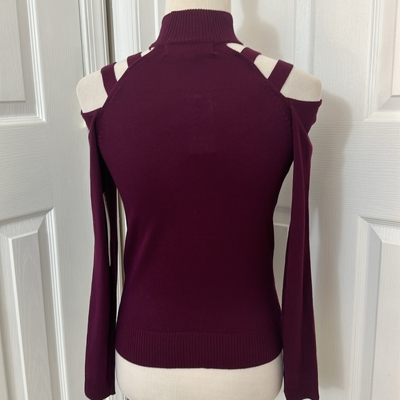 *Crave Fame* Cold Shoulder Thin Sweater Plum Colored Size S Never worn! - Picture 4 of 12